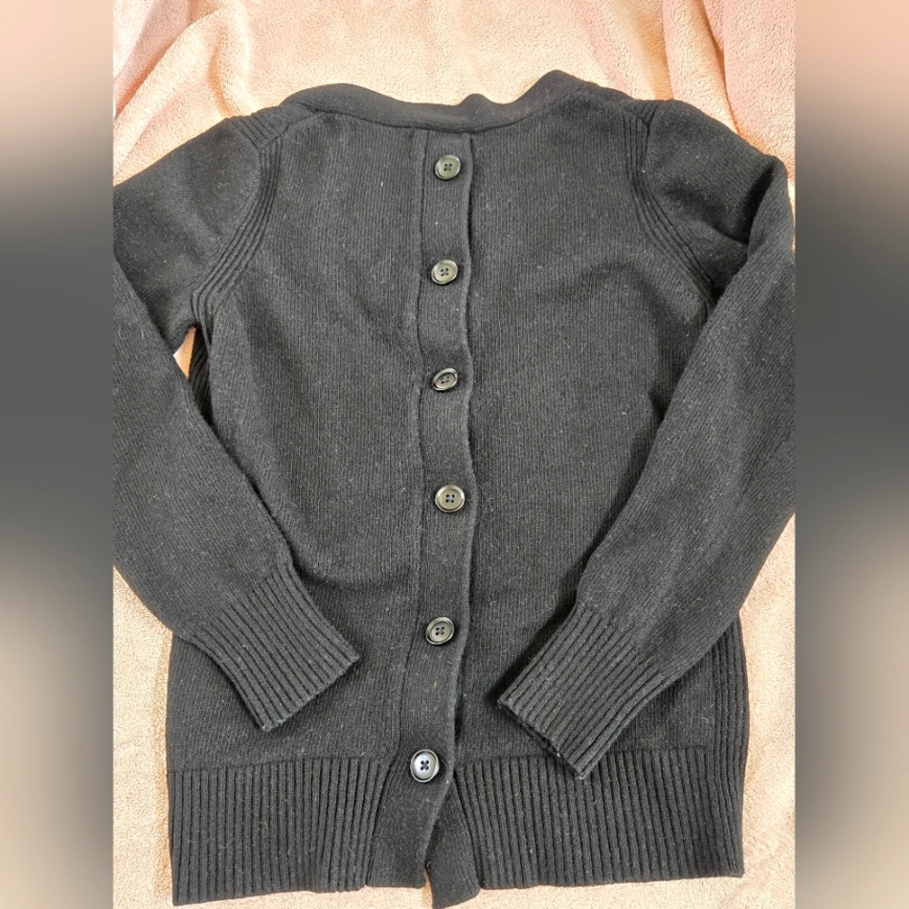 Banana Repuboic Back-button Black V-Neck Sweater - Picture 2 of 4